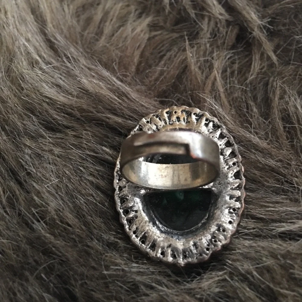 Vintage faceted veined